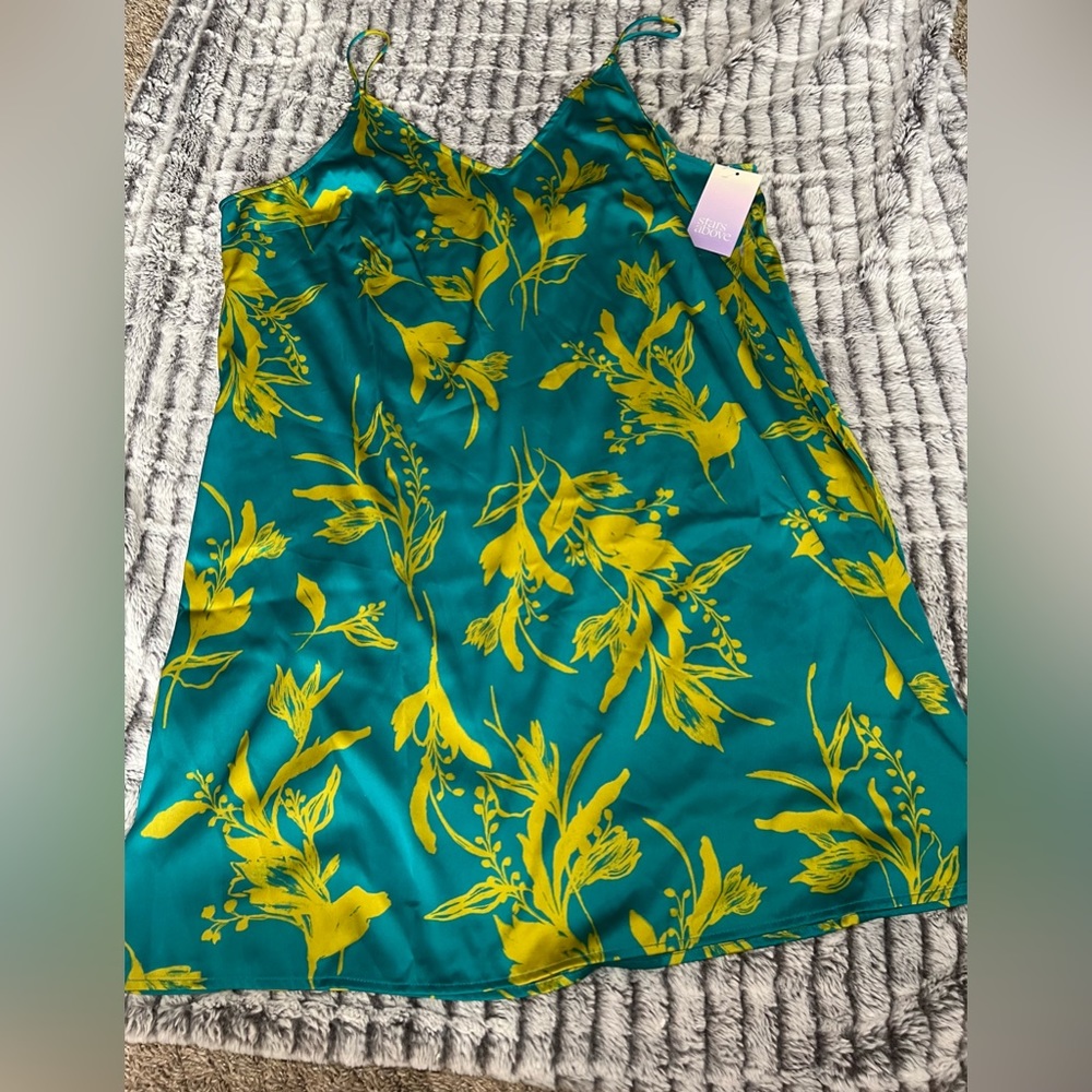 New with tags stars above nightgown
